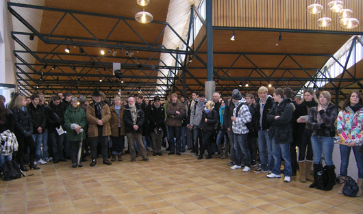 Holocaust2010_2 Stille Zuhörer bei den Reden und Vorträgen