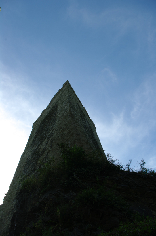 TB127927 Die Burg mit dem markanten dreieckigen Burgfried